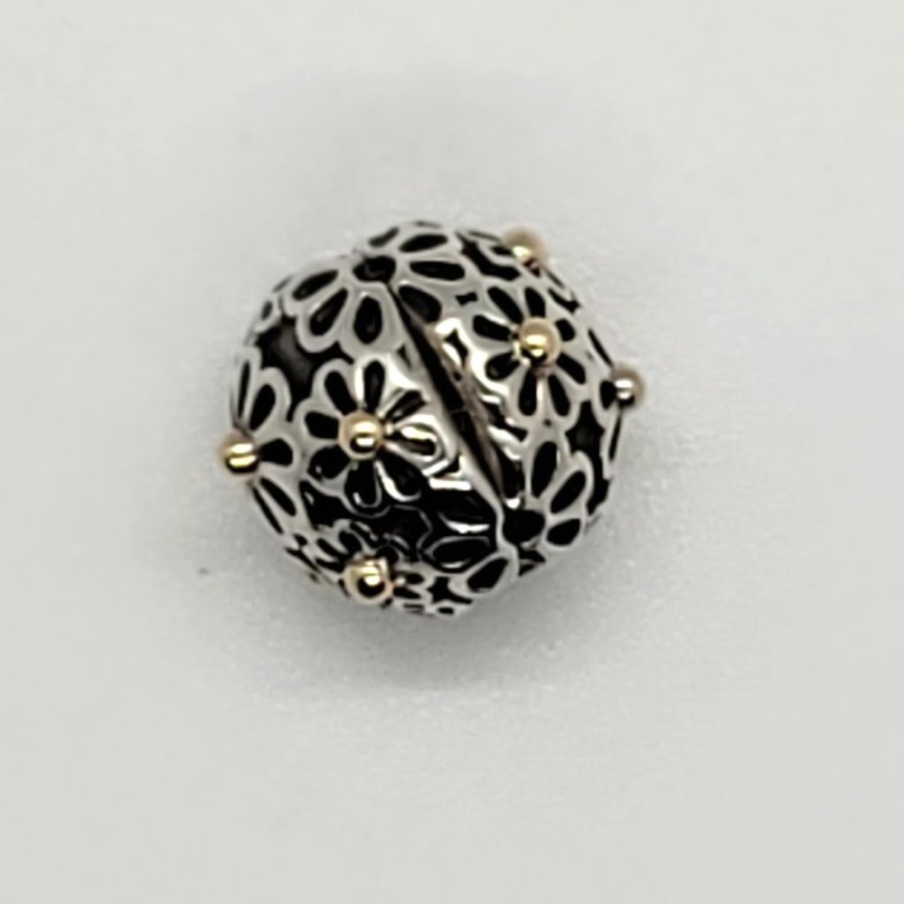 Pandora Lazy Daisy Clip Charm